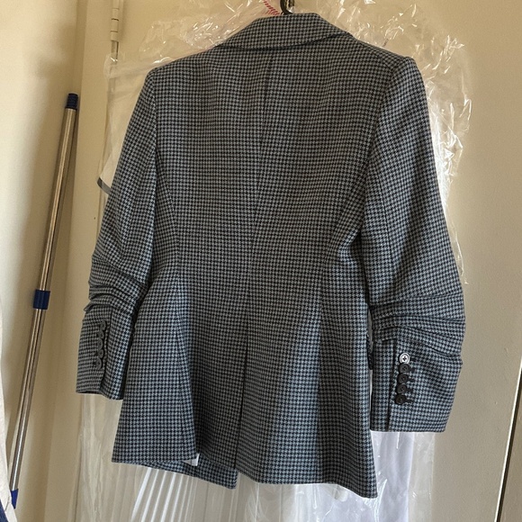 Veronica Beard Battista Houndstooth Check Virgin Wool Jacket with Hooded Dickey. - Picture 6 of 6